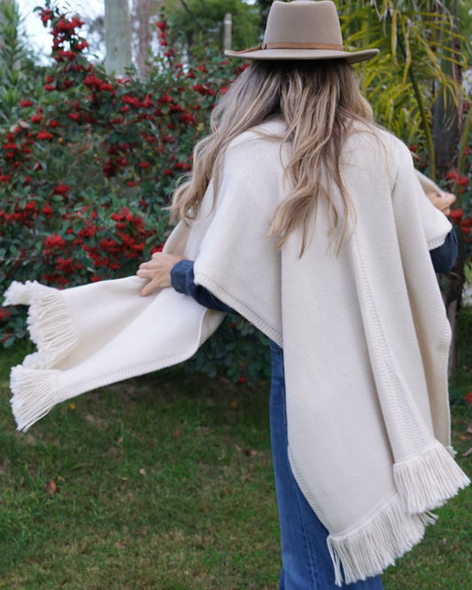 Ruana Neblina Fringed