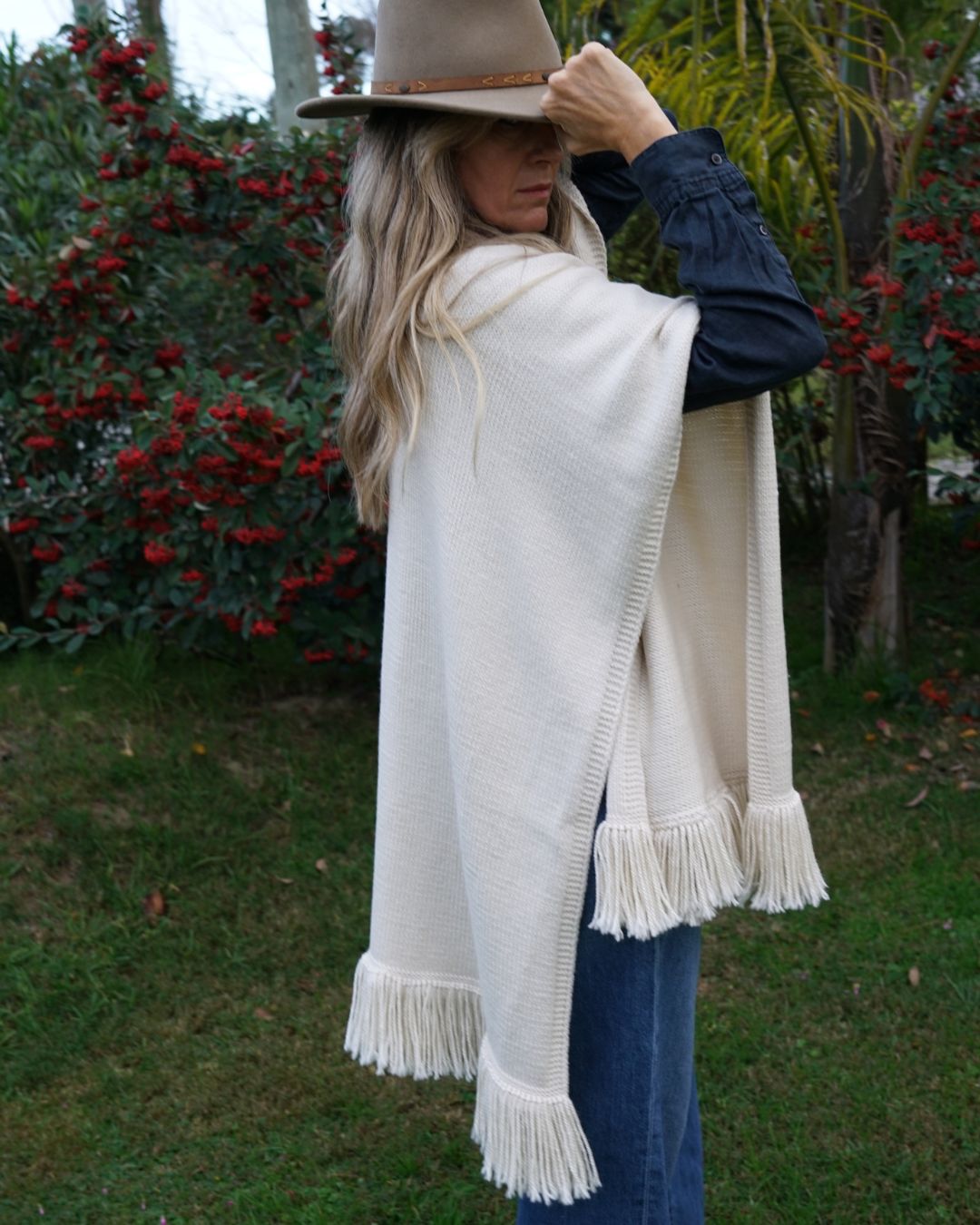 Ruana Neblina Fringed
