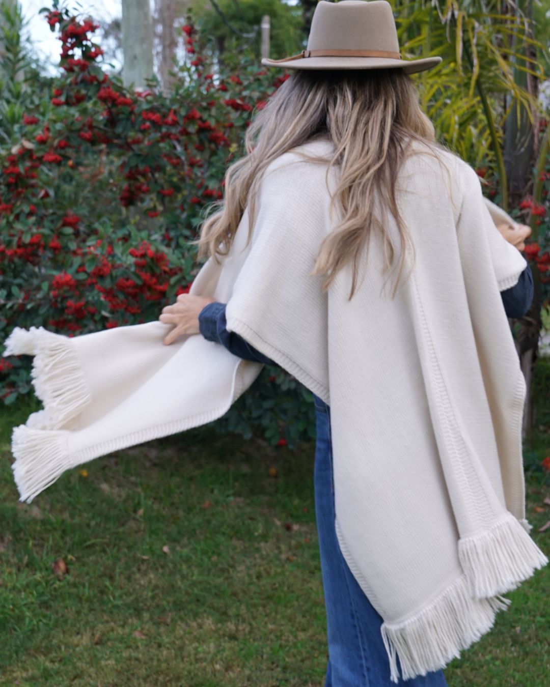Ruana Neblina Fringed