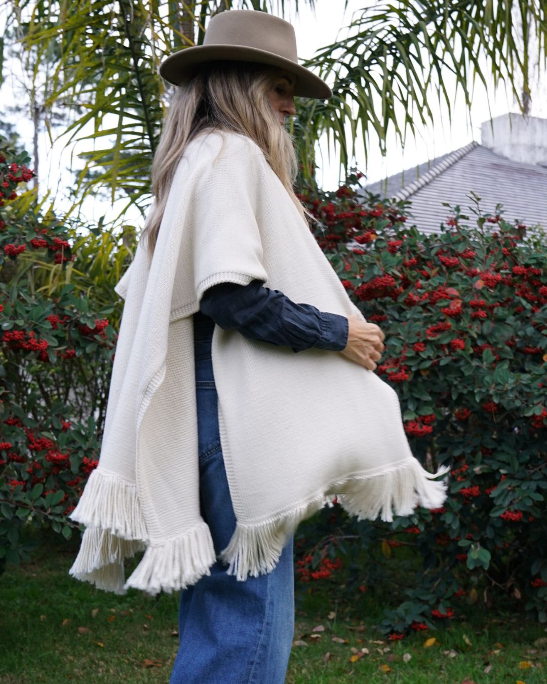 Ruana Neblina Fringed